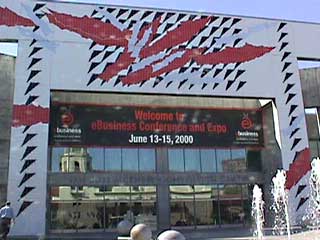 San Jose Convention Center�̊O�ς̎ʐ^