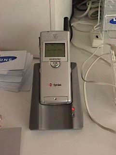 Samsung Telecommunications America��SPH-M100�̎ʐ^